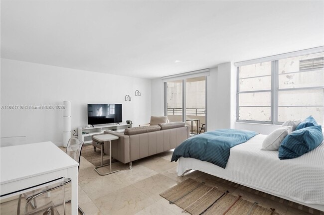 Building Photo - 5555 Collins Ave