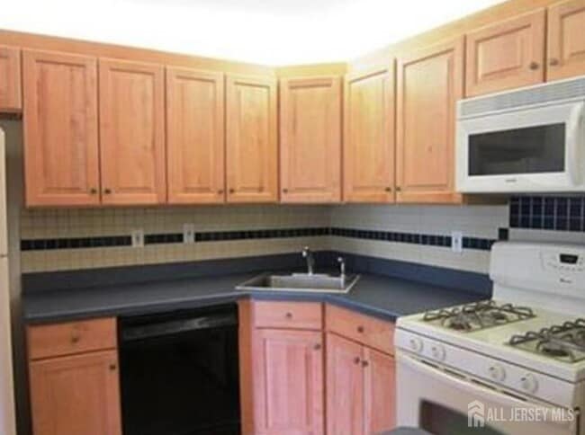 Foto del edificio - 405 Danbury Ln