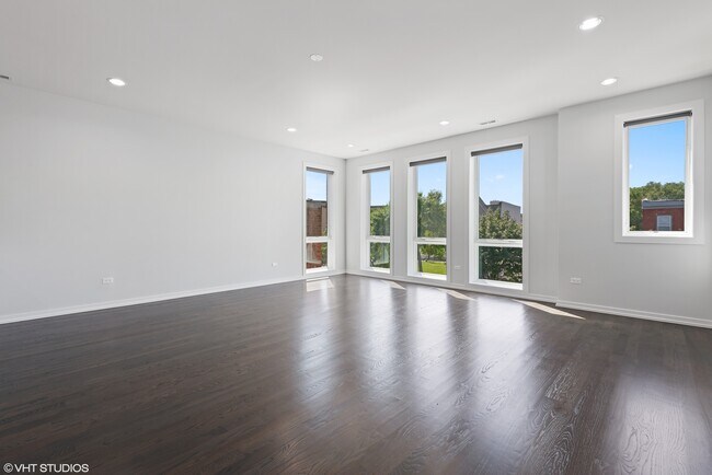 Foto del edificio - 648 E Bowen Ave