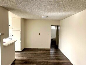 Building Photo - 915 N Wilton Pl