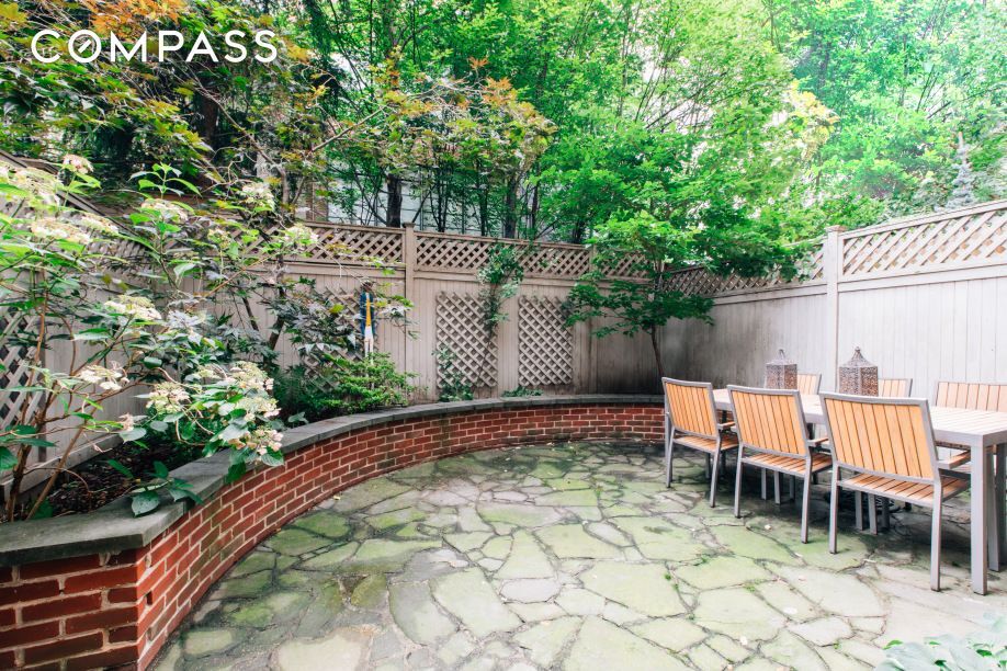 Photo - 27 W 87th St (New York, NY)