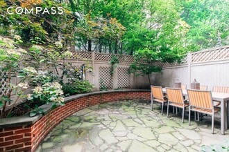 Building Photo - 27 W 87th St