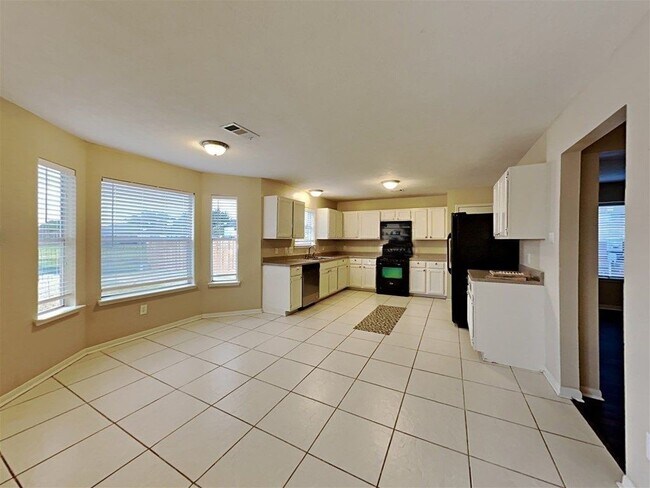 Building Photo - 4135 President's Dr S