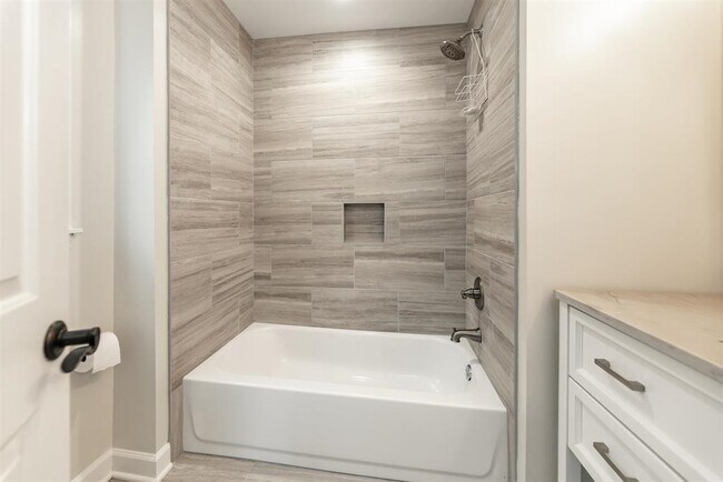 Foto del edificio - 8441 Dogwood Rd
