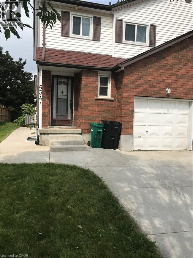 Building Photo - 634A NE PINEROW Crescent
