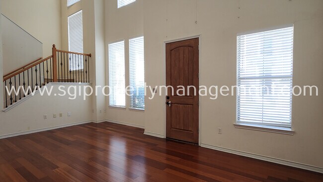 Foto del edificio - 1221 Lake Pointe Way
