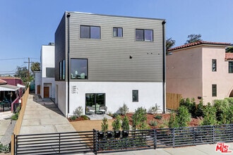 Building Photo - 1289 S Sycamore Ave