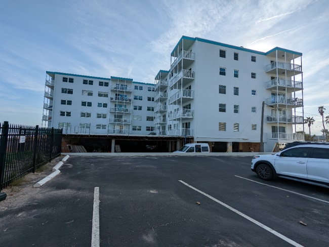 Building Photo - 205 Florida A1A