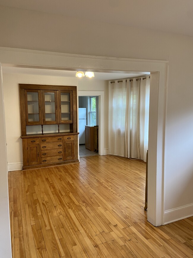 Dining Room - 780 Curfew St