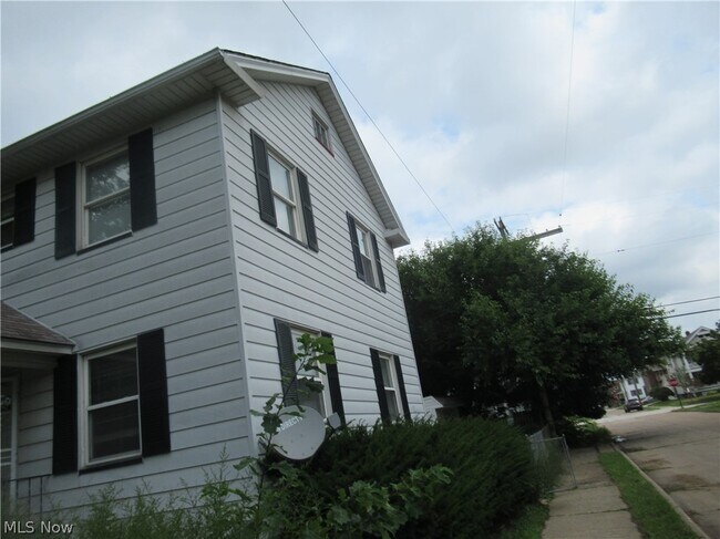 Foto del edificio - 3443 W 120th St