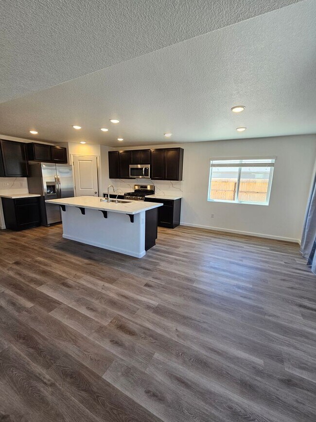 Foto del edificio - FURNISHED! Brand New 3 Bedroom, 2.5 Bath H...