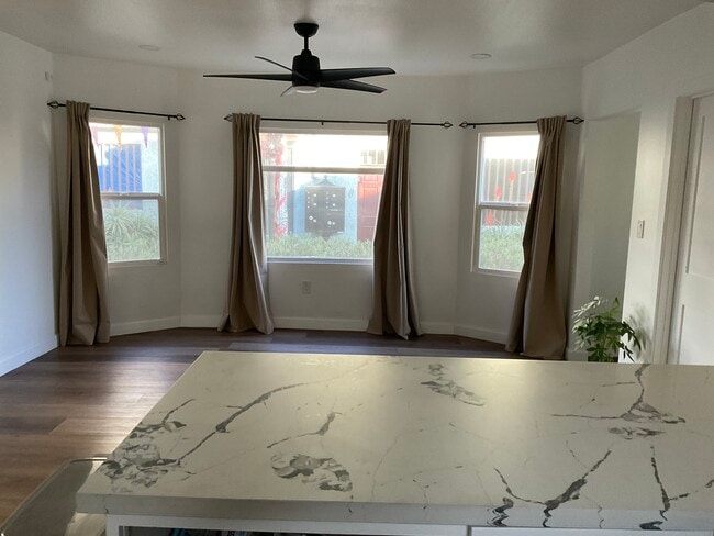 Building Photo - 1227 E 7th St