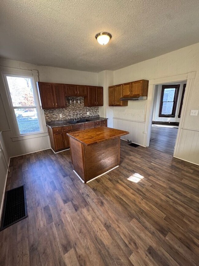 Building Photo - 1026 Rivermet Ave