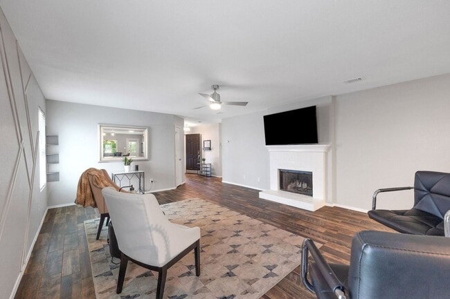 Foto del edificio - Fully Remodelled 3BR 2BATH Home with Priva...