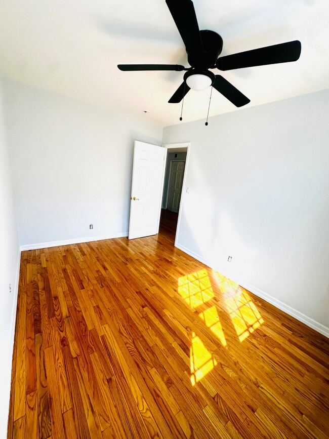 Foto del edificio - 890 W Beech St
