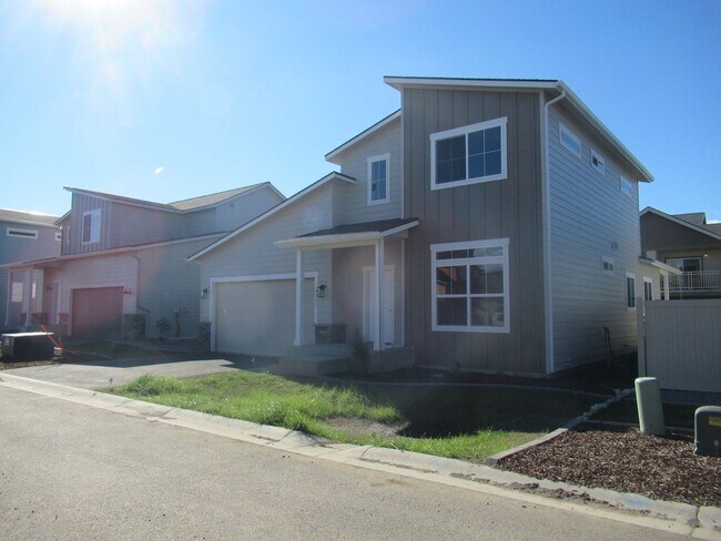 Building Photo - 4 bed, 3 bath Home in Tullamore Sub-Division!