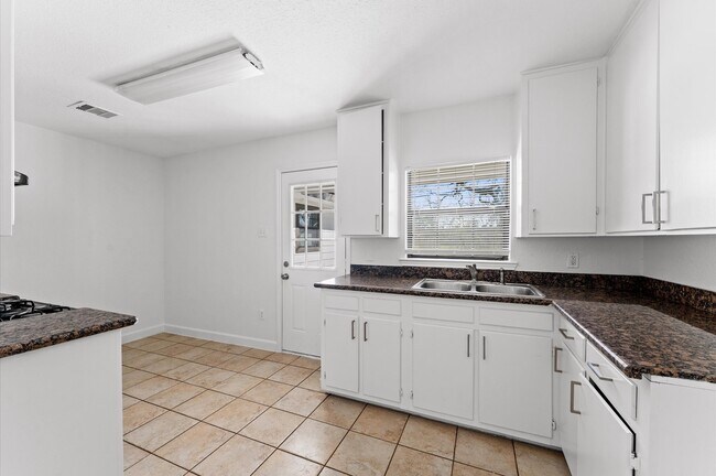 Foto del edificio - 5326 Newkirk Ln