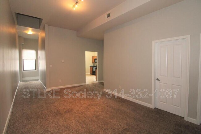 Building Photo - 7401 S. Broadway #C