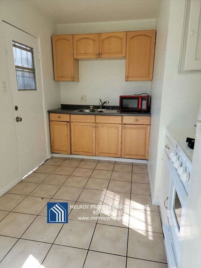 Building Photo - Pacific Beach Detached 1bd home, parking i...