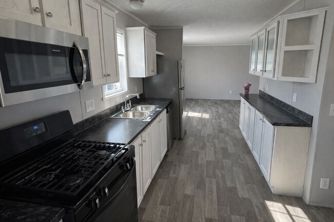 Foto del edificio - 358 Parker Lake Dr