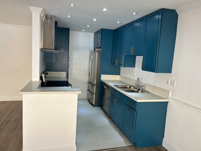 Foto del edificio - 5328 Newcastle Ave