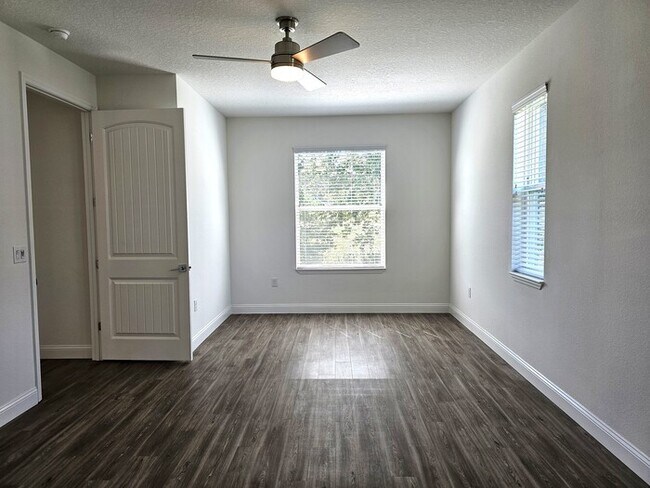 Foto del edificio - *****STUNNING 4/2 HOME IN PALM COAST 3 CAR GARAGE!