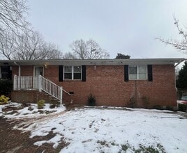 Building Photo - 4 Easy St