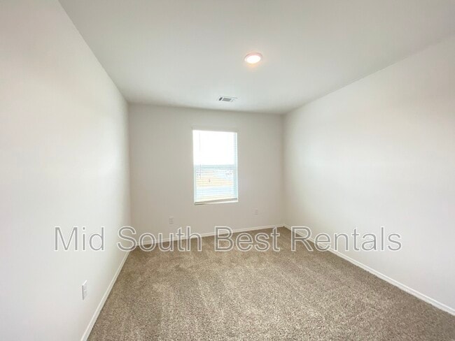 Foto del edificio - 92 Kelton Ln