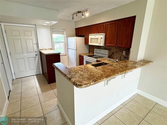 Building Photo - 2108 S Cypress Bend Dr