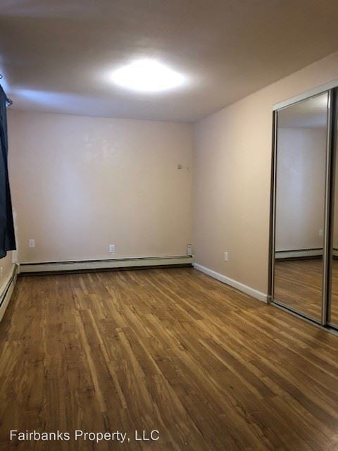 Building Photo - 1468 Davison St
