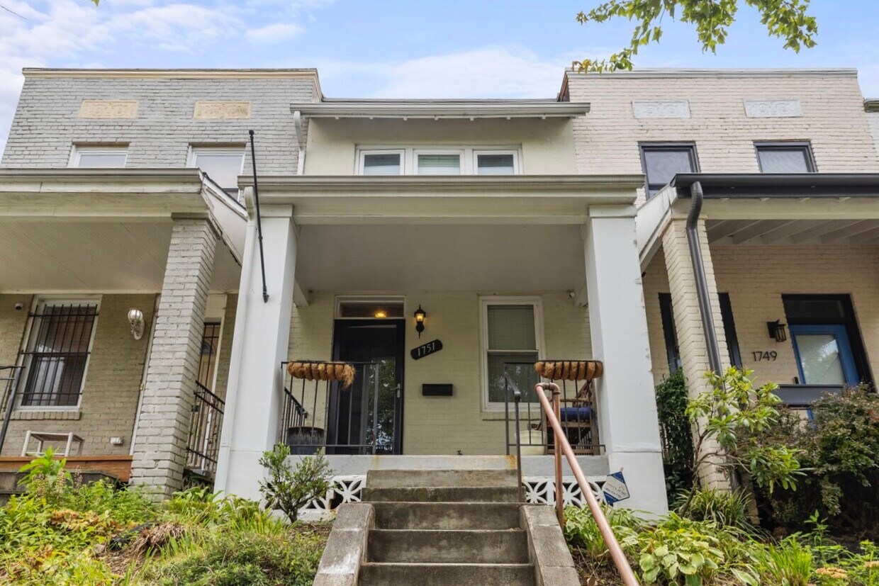 Primary Photo - 1751 L St NE