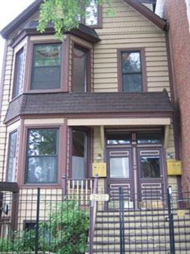 Building Photo - 2532 N Sawyer Ave