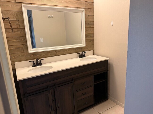 Foto del edificio - 2811 SW Archer Rd