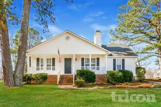 Building Photo - 1004 Spruce Dr