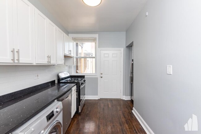 Foto del edificio - 5 bedroom in Evanston IL 60202