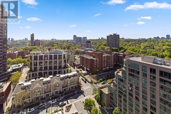 Photo du bâtiment - 914 Yonge St