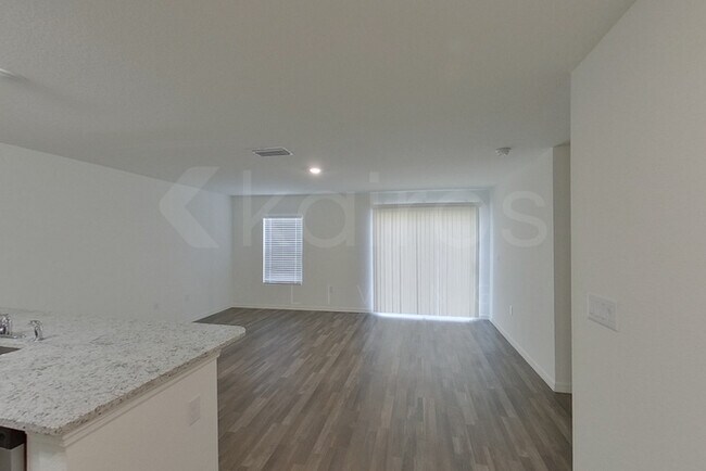 Foto del edificio - 20254 Lorenzo Ave
