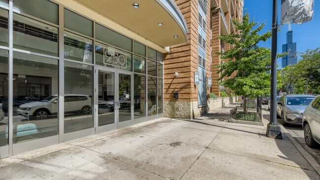 Building Photo - 950 W Monroe St
