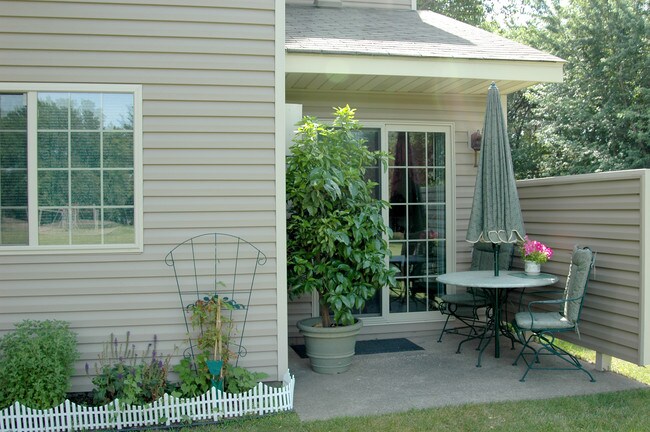 Foto del edificio - Woodmount Townhomes