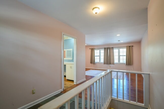 Building Photo - 33 Longview Heights Rd