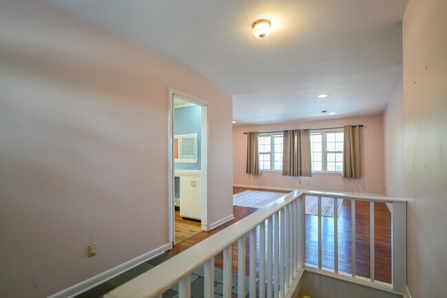 Foto del edificio - 33 Longview Heights Rd