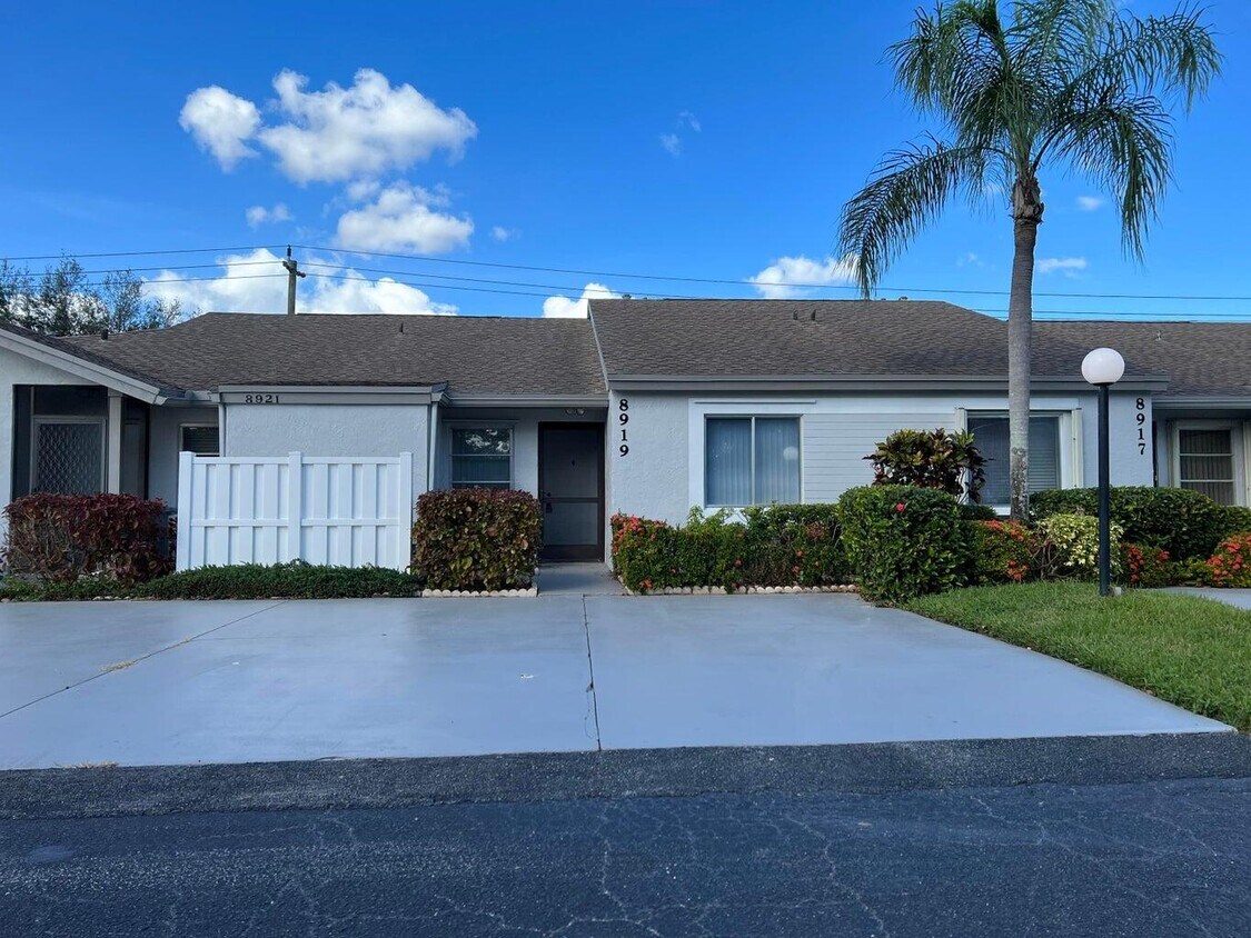 Foto principal - 8919 Sunnywood Pl