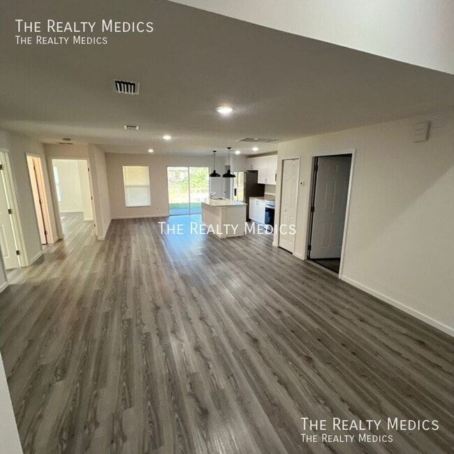 Building Photo - 182 Hillock Ave NW