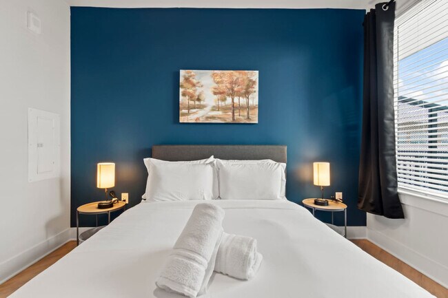 Building Photo - 2317 W Grace St