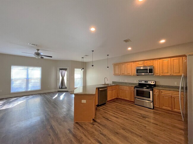 Foto del edificio - 505 Arbor Lake Dr