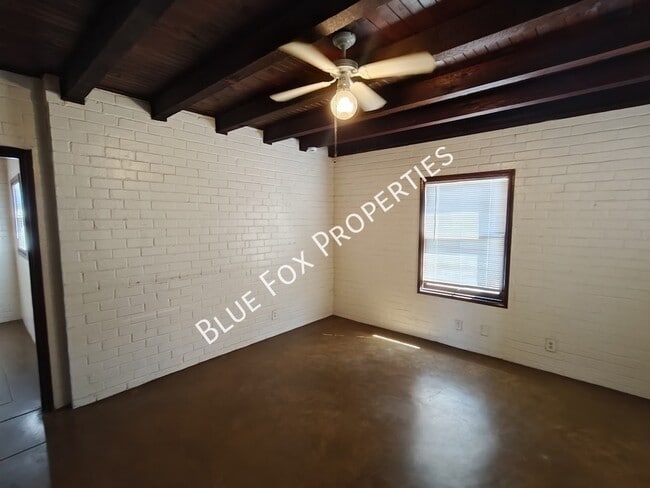 Foto del edificio - 1211 N Jones Blvd