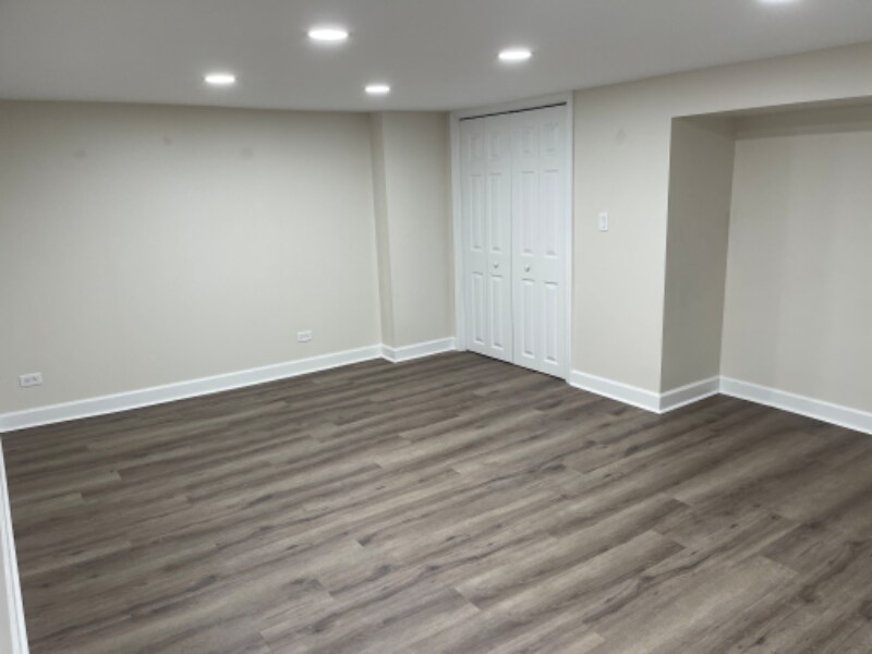 Foto principal - 6243 W Montrose Ave