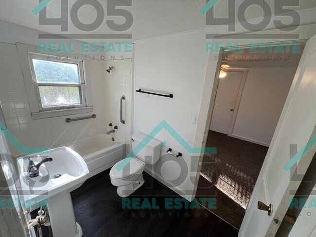 Foto del edificio - 3 Bedroom in Jones!