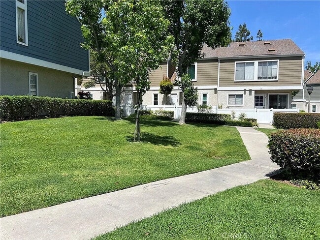 Foto del edificio - 36 Birchwood Ln