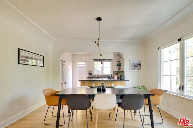 Foto del edificio - 4145 Somers Ave